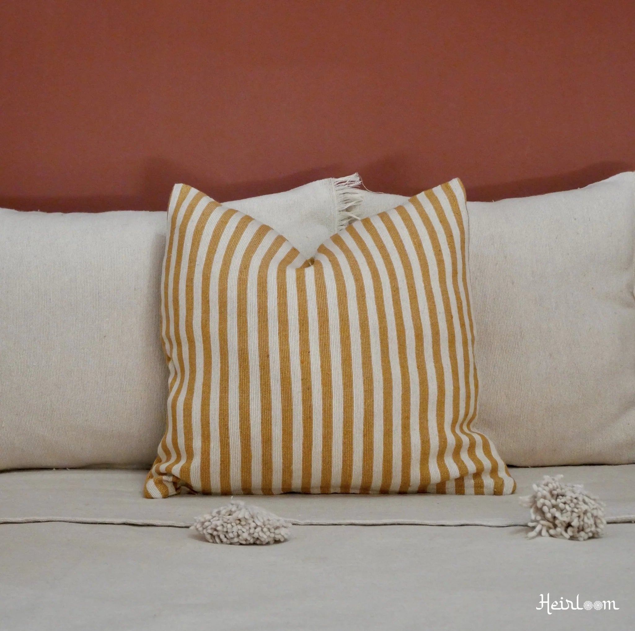 Ensemble Déco "Douceur Rayée" – Edition Safran | 4 Coussins Assortis & Plaid Élégant - The Moroccan Vibrations