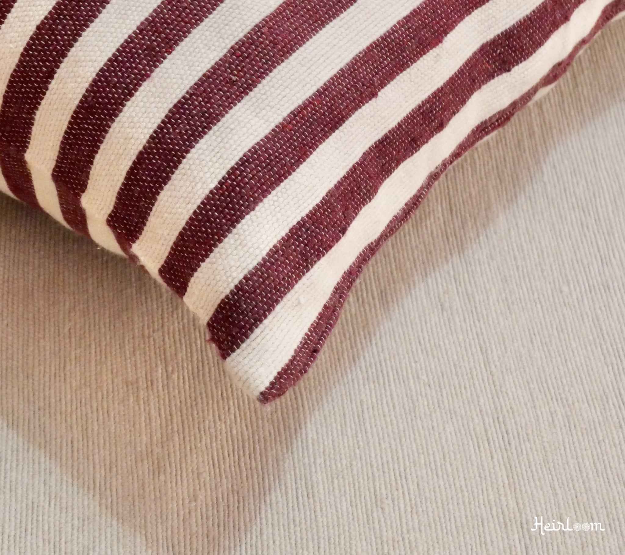 Housse de Coussin Rayée - Édition Grenadine