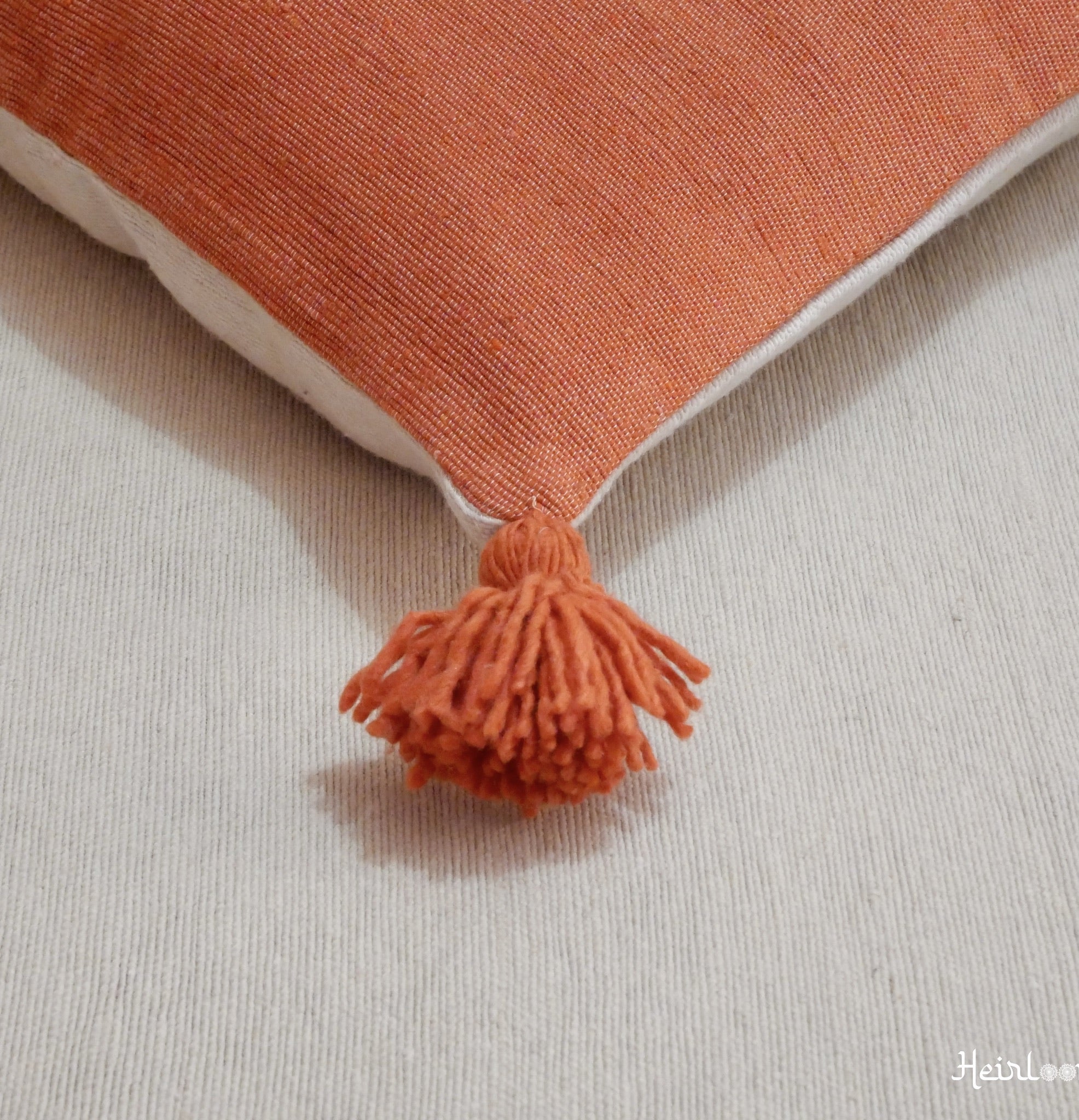 2 Housses de Coussins Unies à Pompons - Edition Marrakech - The Moroccan Vibrations