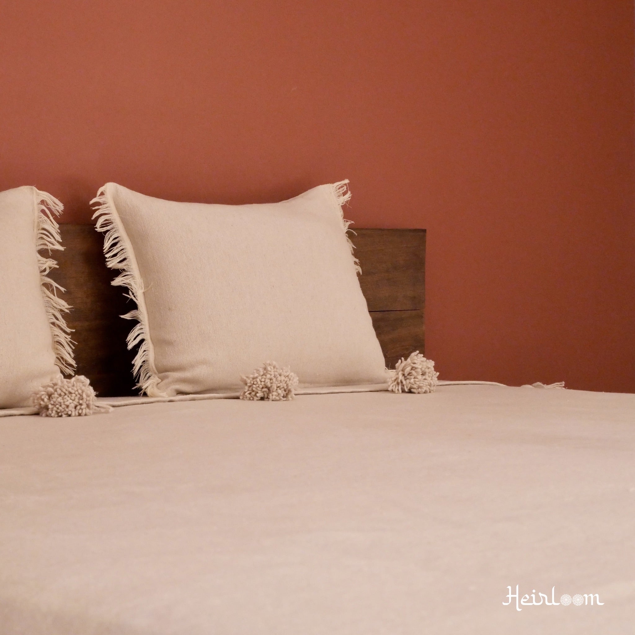 Couvre-lit uni et ses coussins assortis- Édition Crème - The Moroccan Vibrations