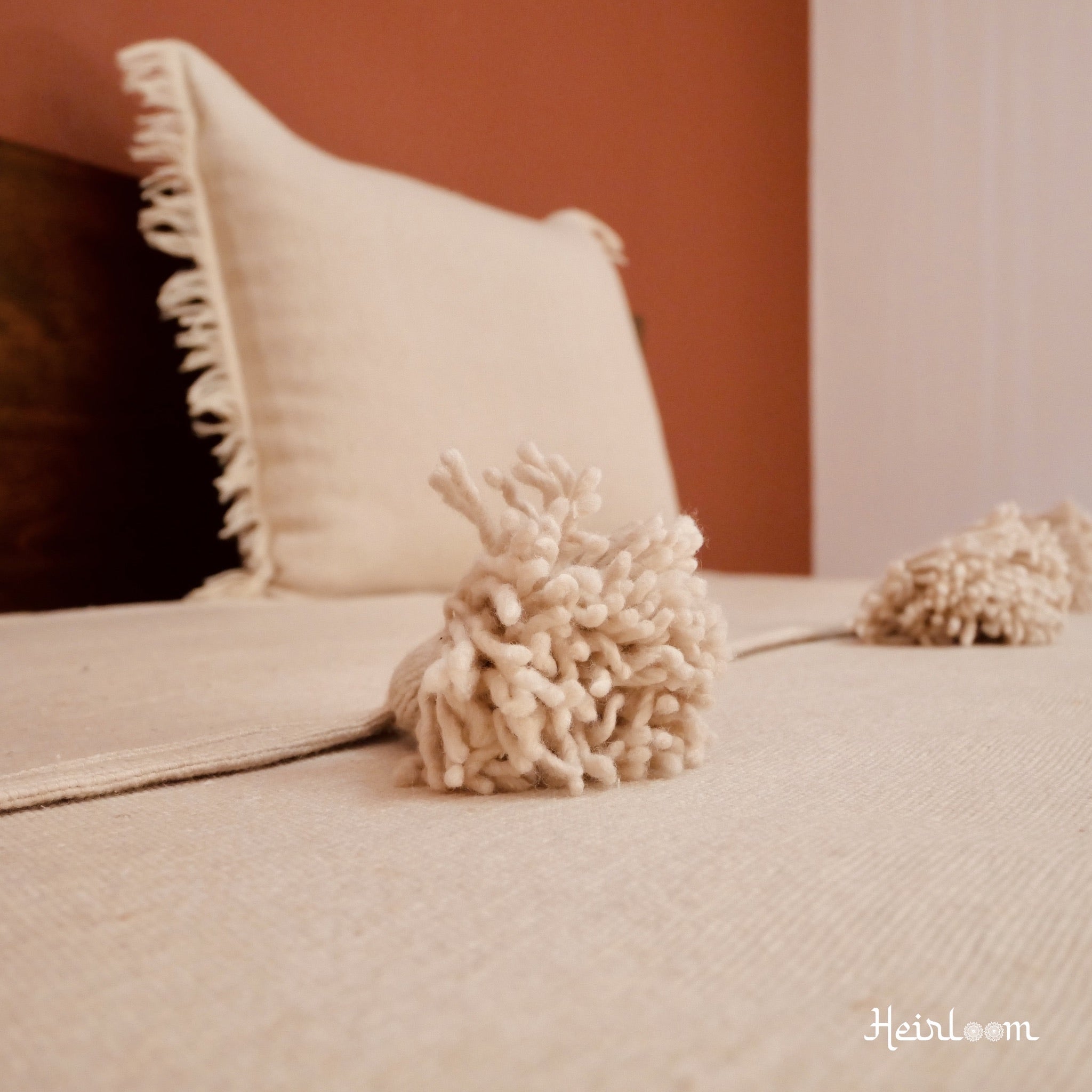 Couvre-lit uni et ses coussins assortis- Édition Crème - The Moroccan Vibrations