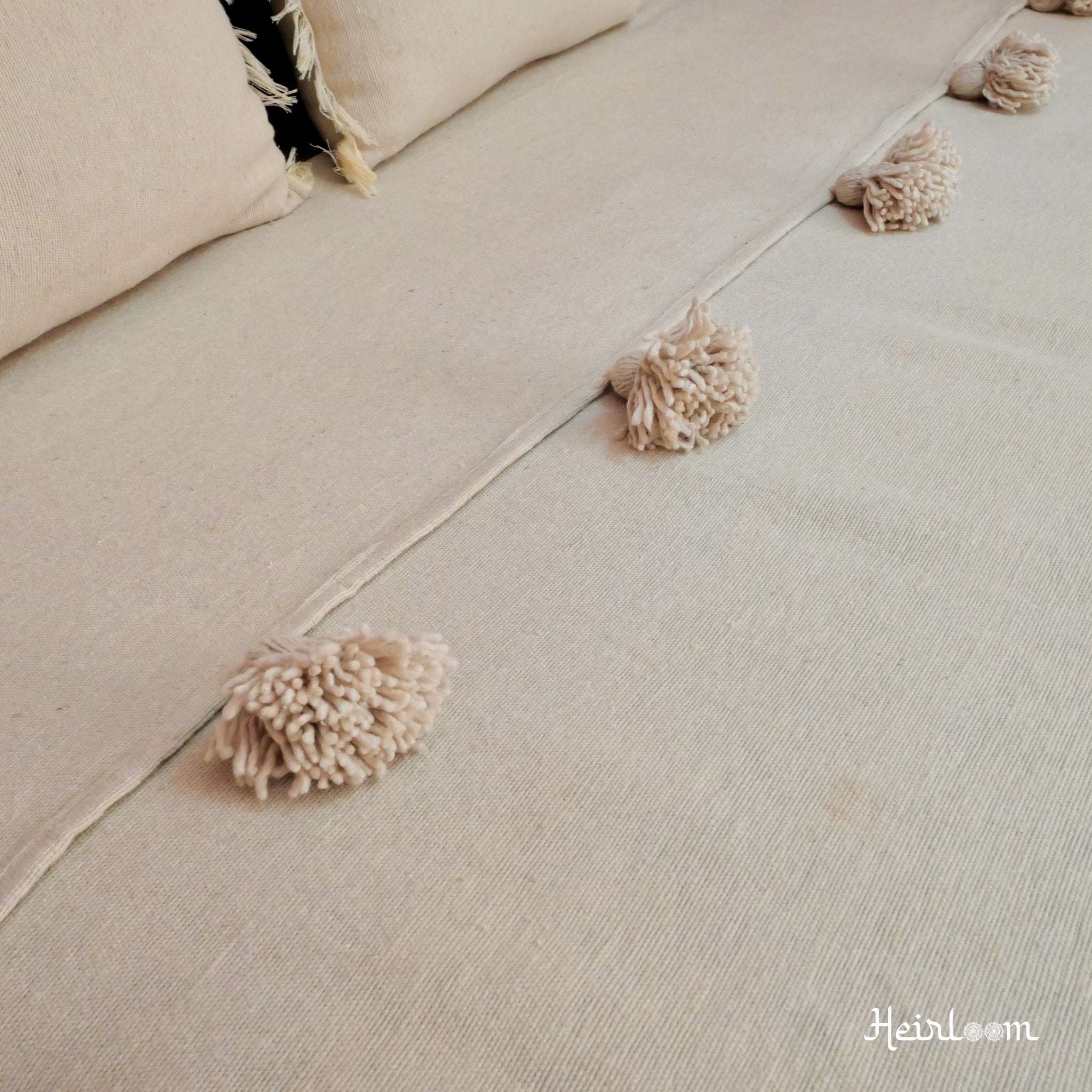 Couvre-lit uni et ses coussins assortis- Édition Crème - The Moroccan Vibrations