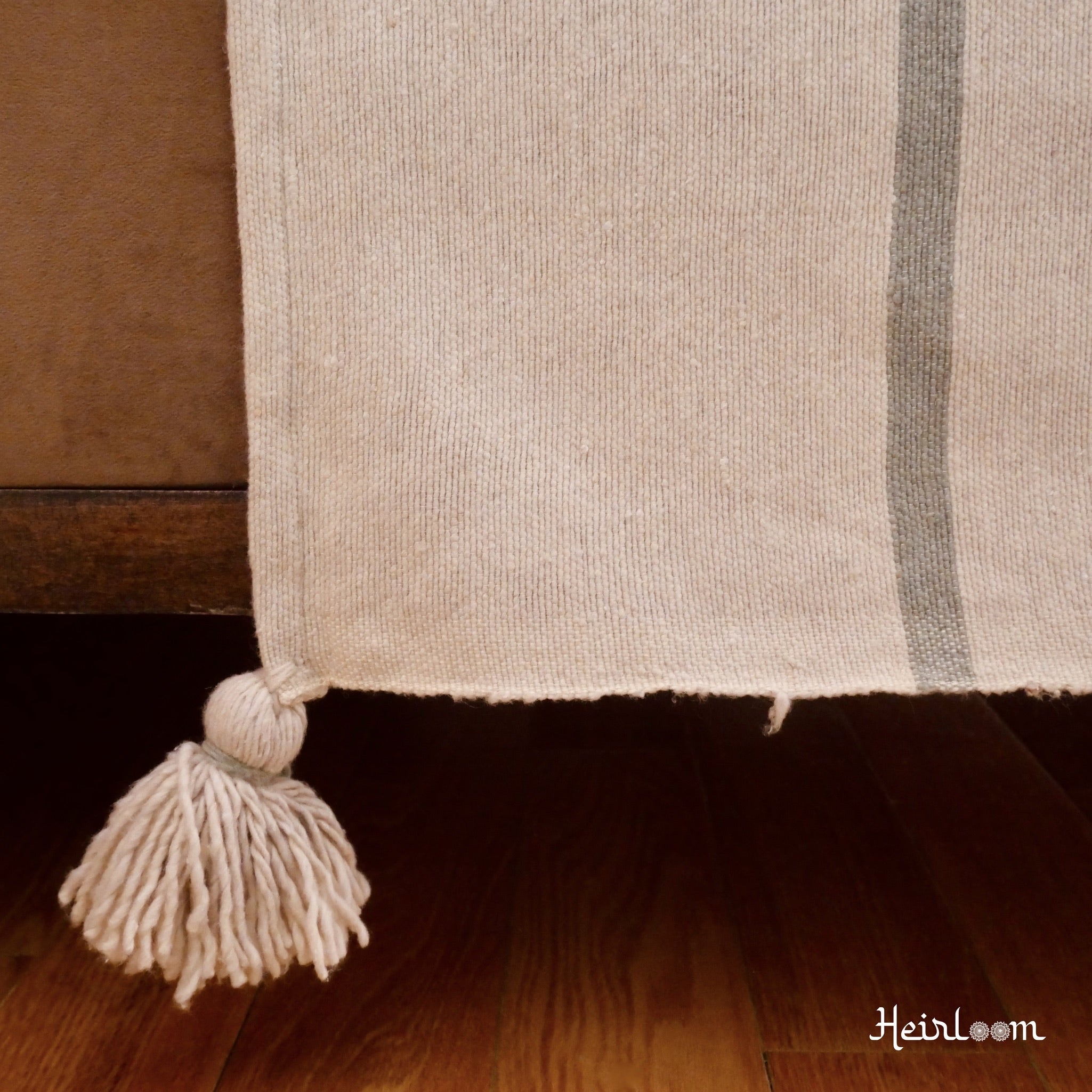 Couvre-lit rayé et ses coussins assortis- Édition Crème et Olive - The Moroccan Vibrations