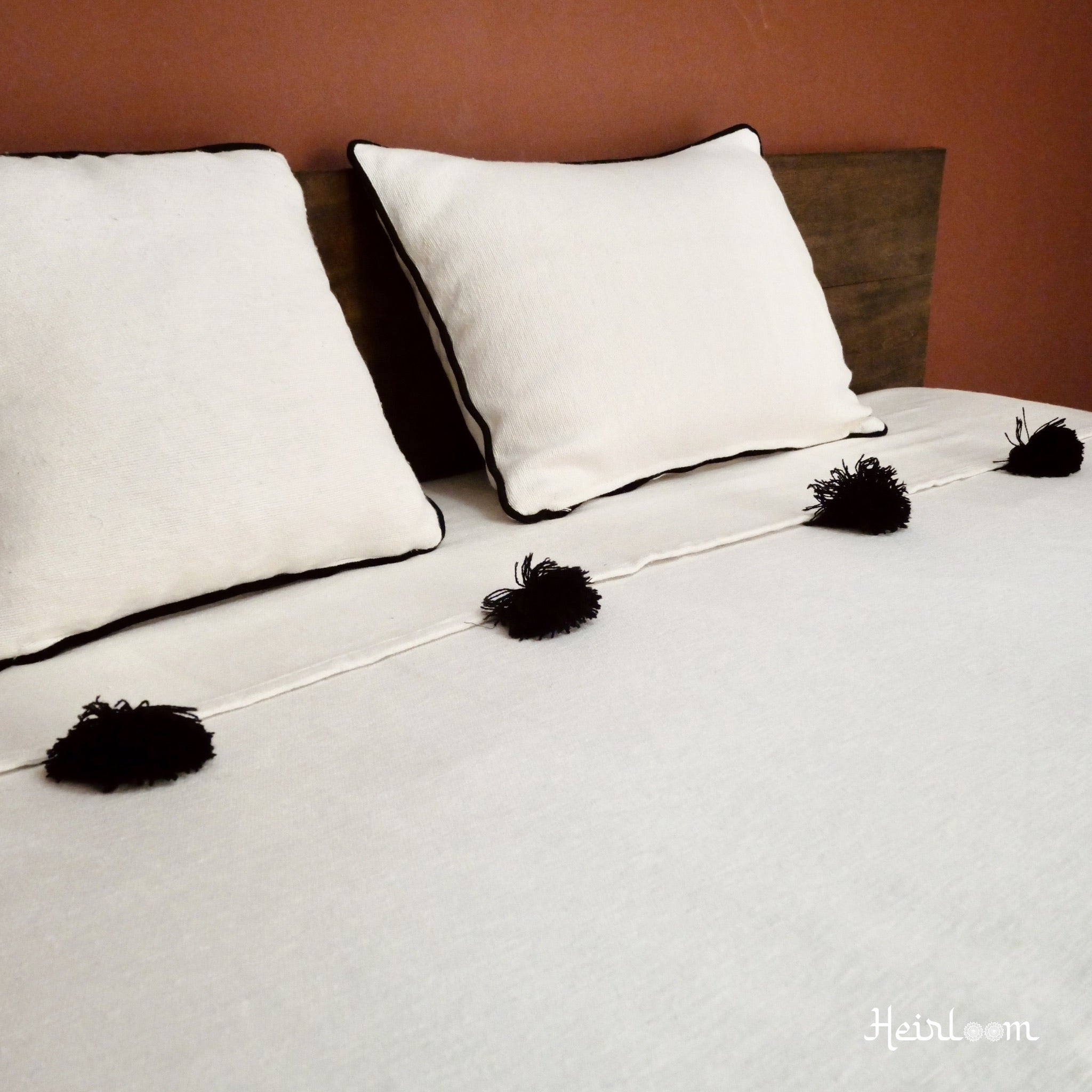 Couvre-lit uni et ses coussins assortis - Edition Neige - The Moroccan Vibrations