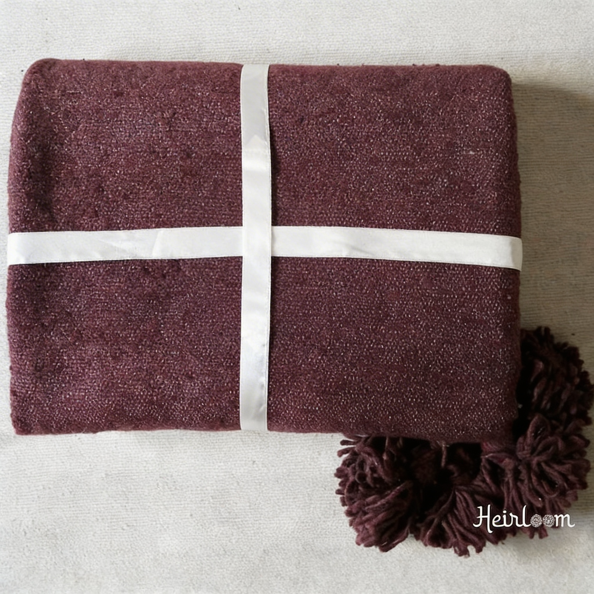 Ensemble Déco "Douceur Rayée" - Édition Grenadine | 4 Coussins Assortis & Plaid Élégant - The Moroccan Vibrations
