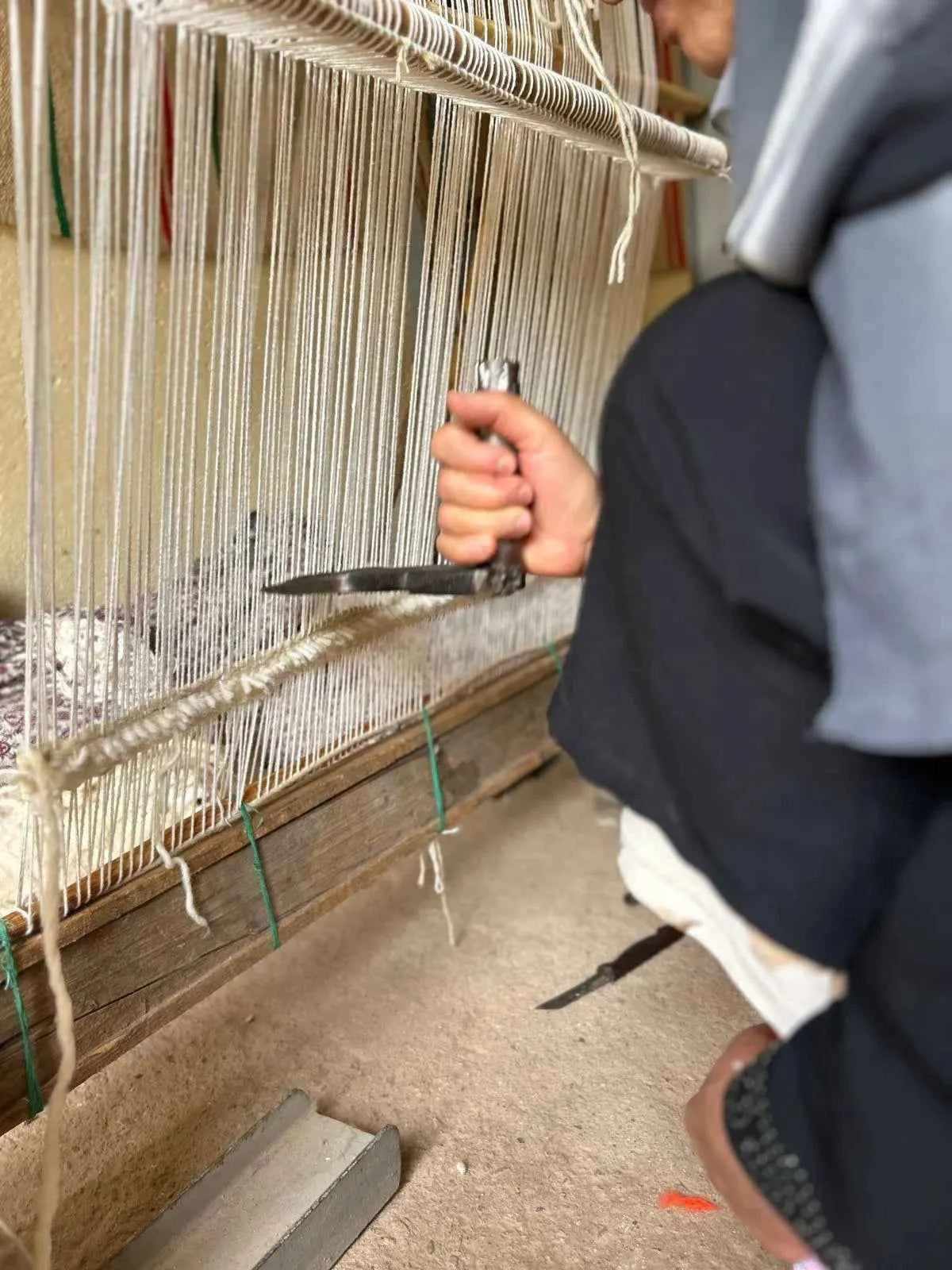 Tapis Azilal Marocain en Laine – Tissé à la Main par Artisans Berbères (Approx 39x59/100 x 150 cm)