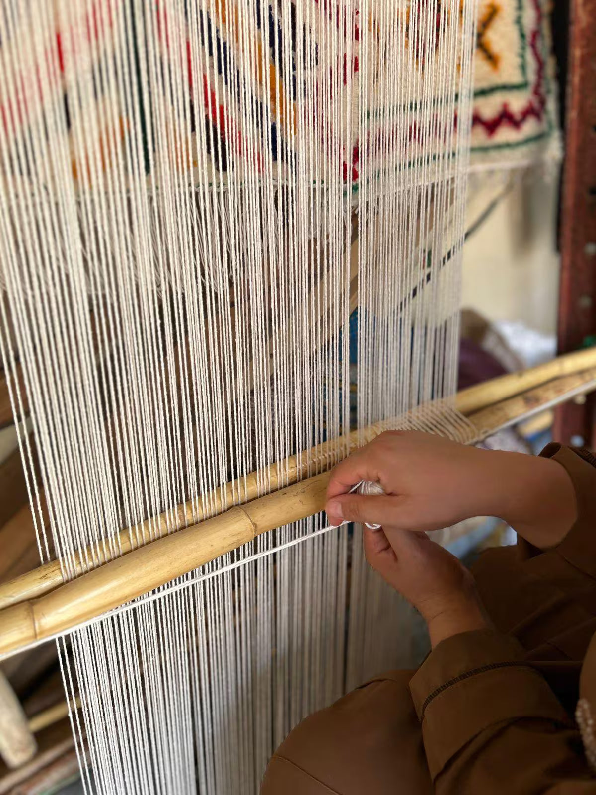 Tapis Azilal Marocain en Laine – Tissé à la Main par Artisans Berbères (Approx 39x59/100 x 150 cm)