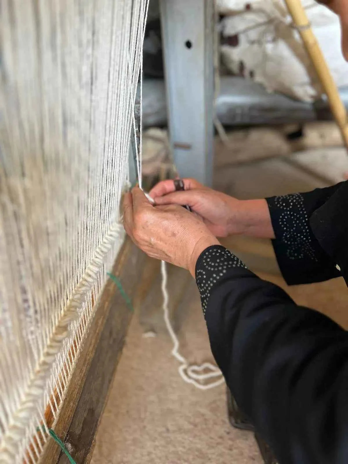 Tapis Azilal Marocain en Laine – Tissé à la Main par Artisans Berbères (Approx 39x59/100 x 150 cm)