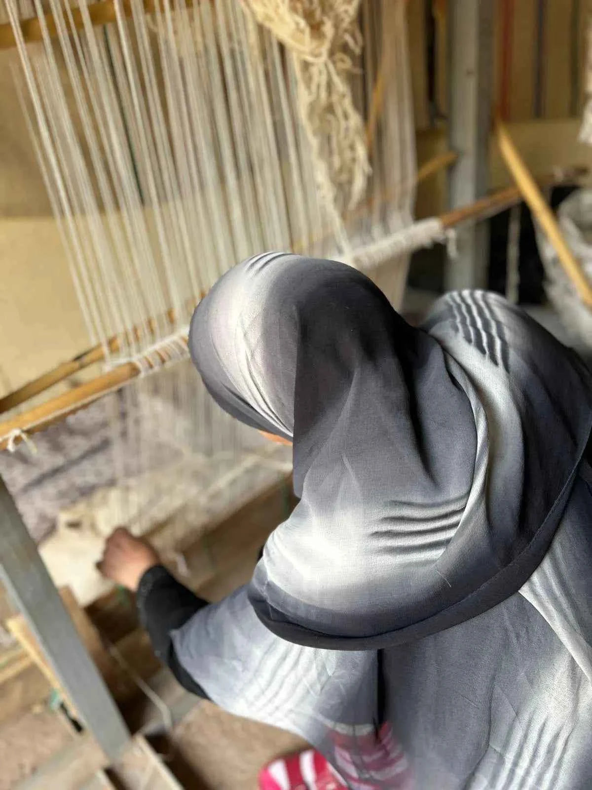 Tapis Azilal Marocain en Laine – Tissé à la Main par Artisans Berbères (Approx 39x59/100 x 150 cm)