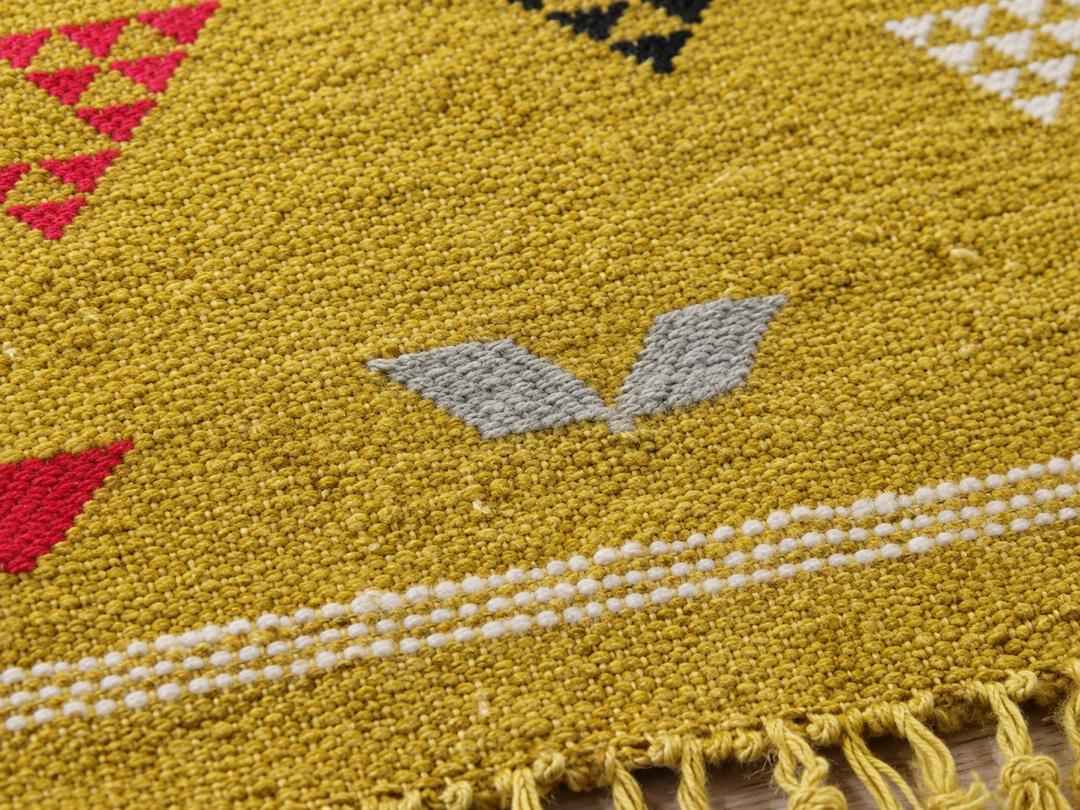 Tapis Marocain en Coton Tissé Main – Fond Jaune Moutarde, Motifs Multicolores Berbères (59x98 / 150 x 250 cm)