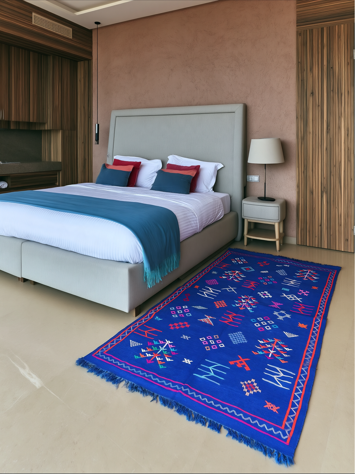 Tapis Berbère Marocain Bleu Roi — Kilim Fait Main Motifs Ethniques Multicolores