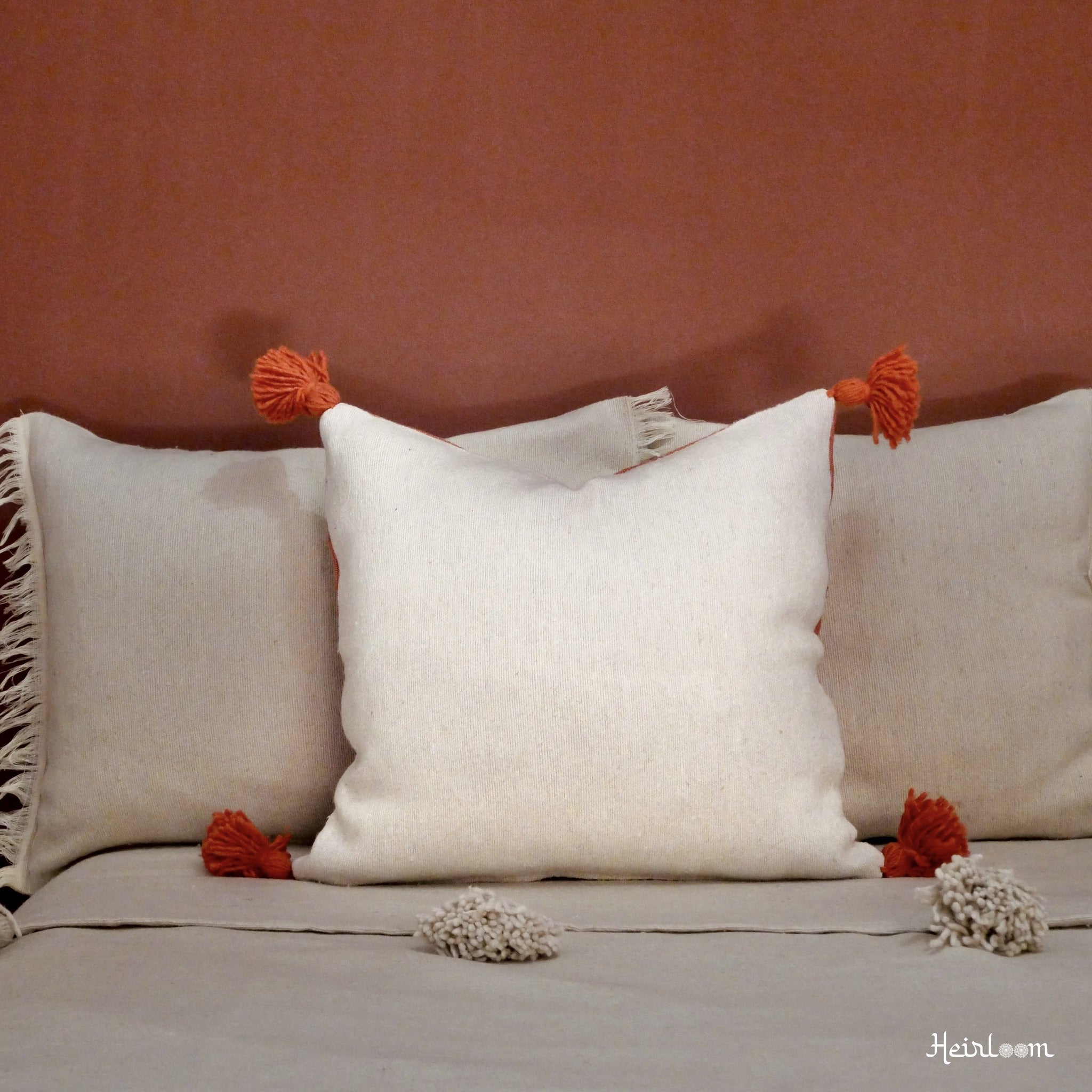2 Housses de Coussins Unies à Pompons - Edition Marrakech - The Moroccan Vibrations