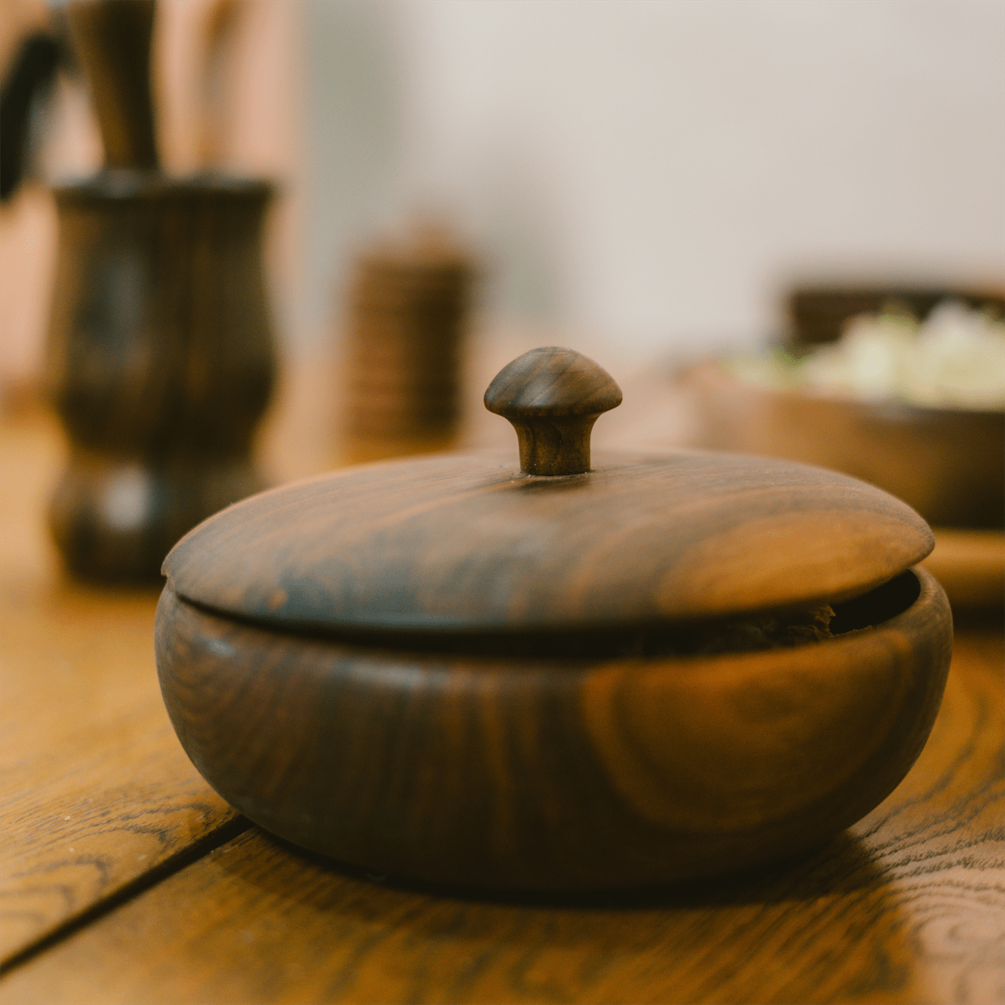 Ensemble de 2 Coupelles en Noyer avec Couvercle Sculpté - The Moroccan Vibrations