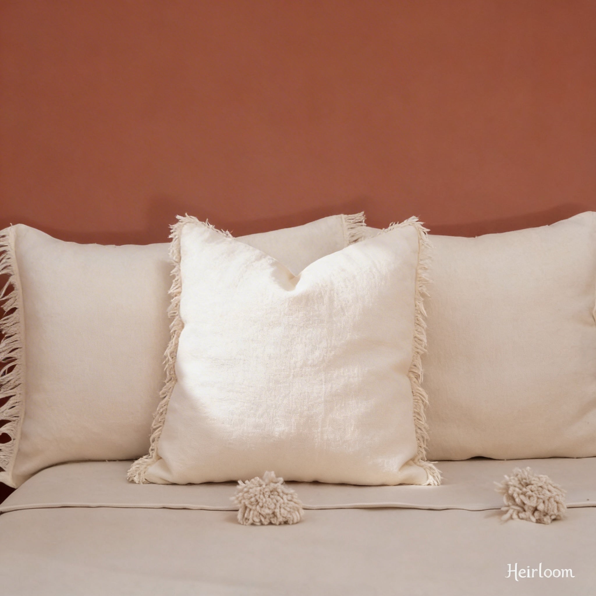 Ensemble Déco "Douceur Rayée" - Édition Grenadine | 4 Coussins Assortis & Plaid Élégant - The Moroccan Vibrations
