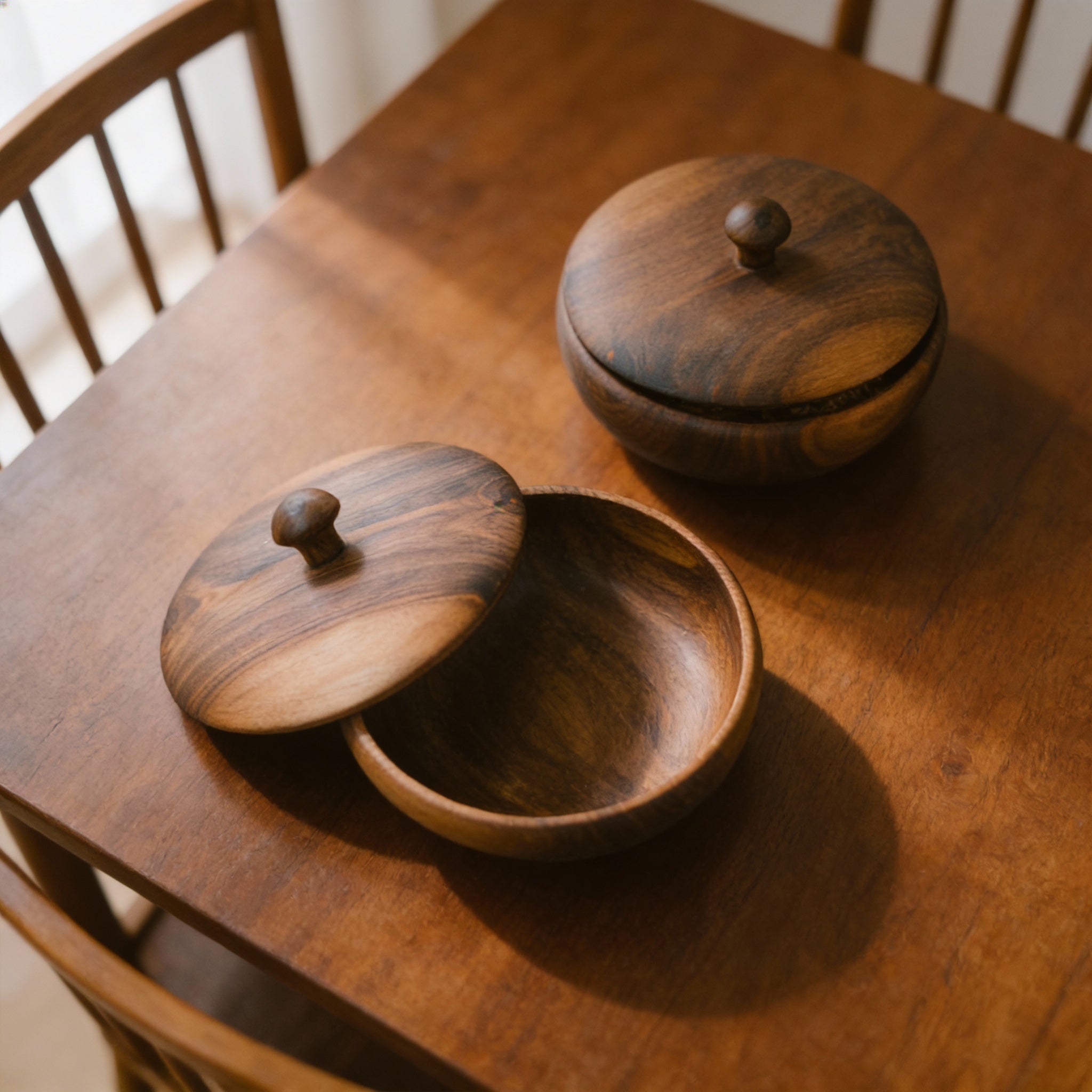 Ensemble de 2 Coupelles en Noyer avec Couvercle Sculpté - The Moroccan Vibrations