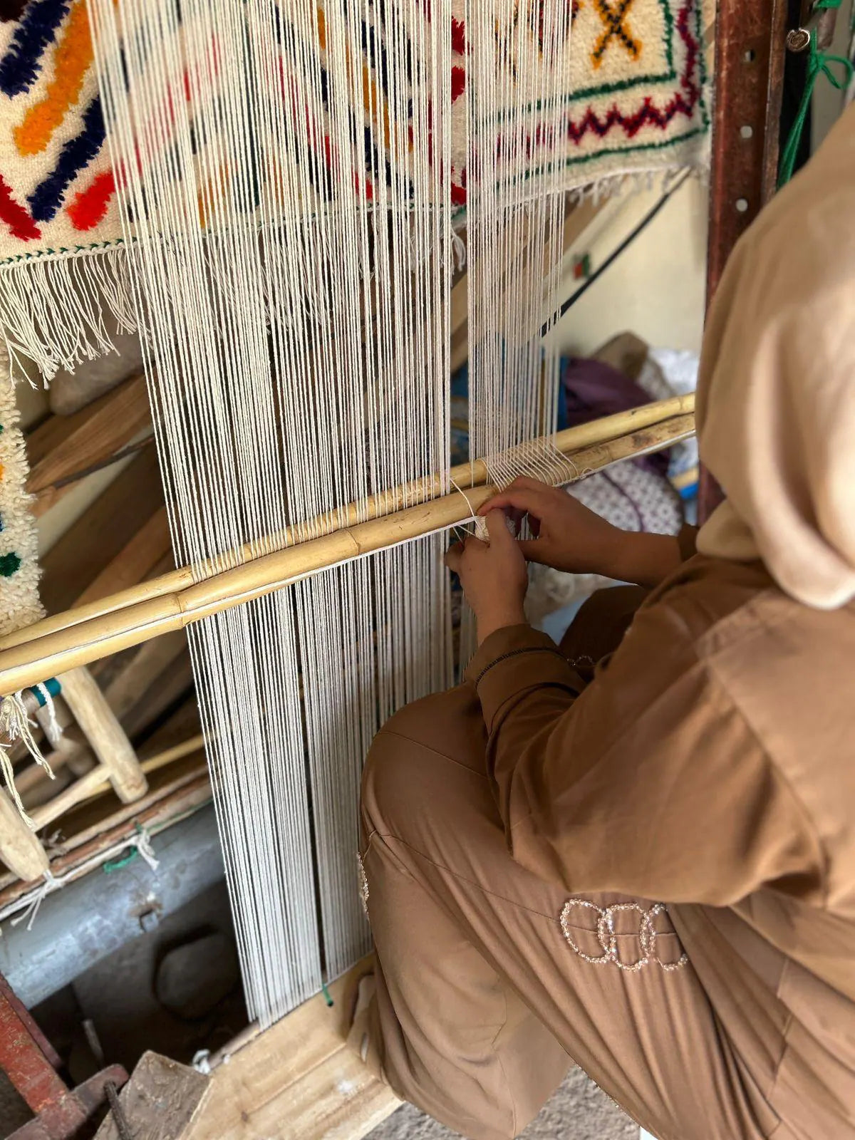 Tapis Azilal Marocain en Laine – Tissé à la Main par Artisans Berbères (Approx 39x59/100 x 150 cm)
